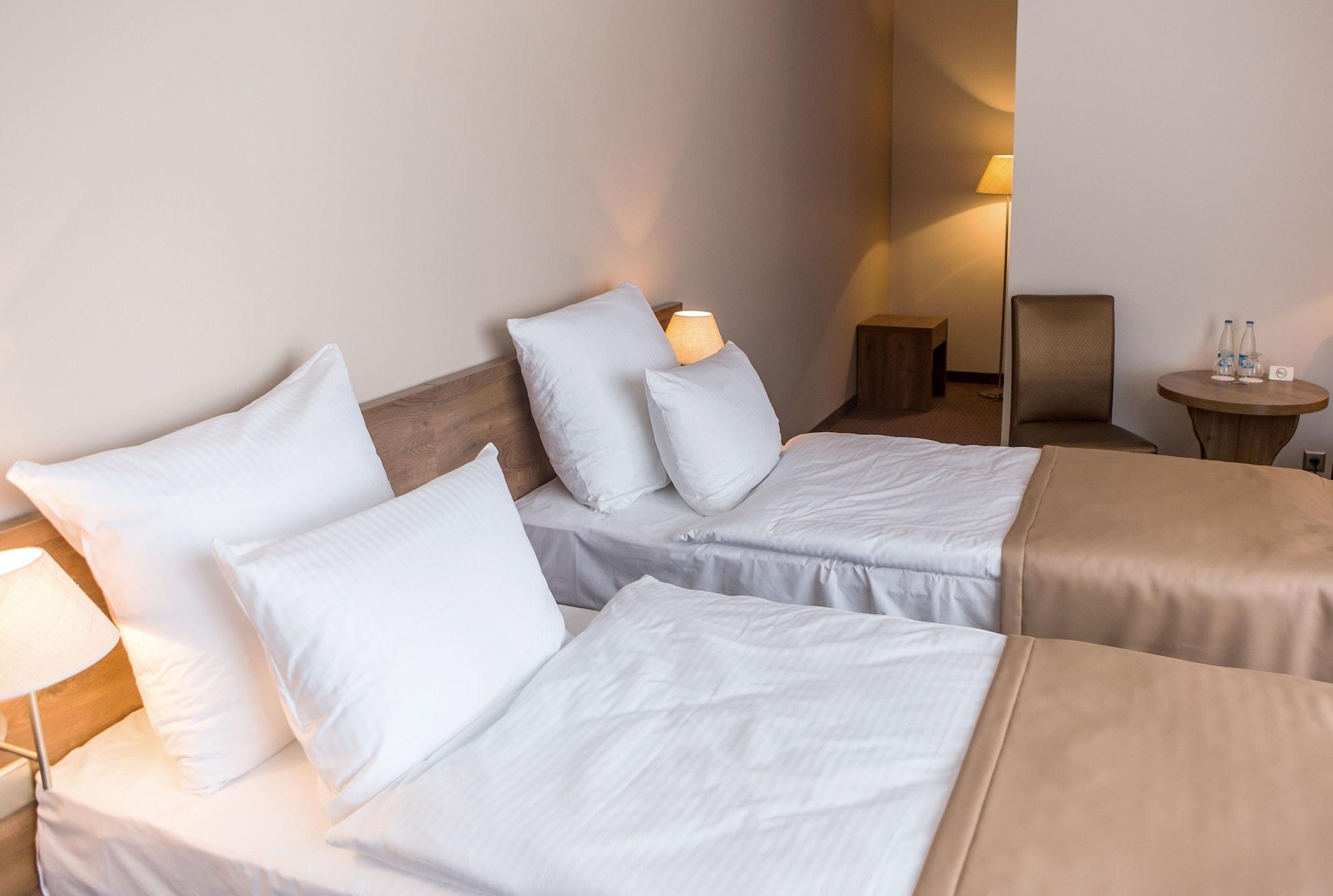 Hotel Gem ヴロツワフ エクステリア 写真