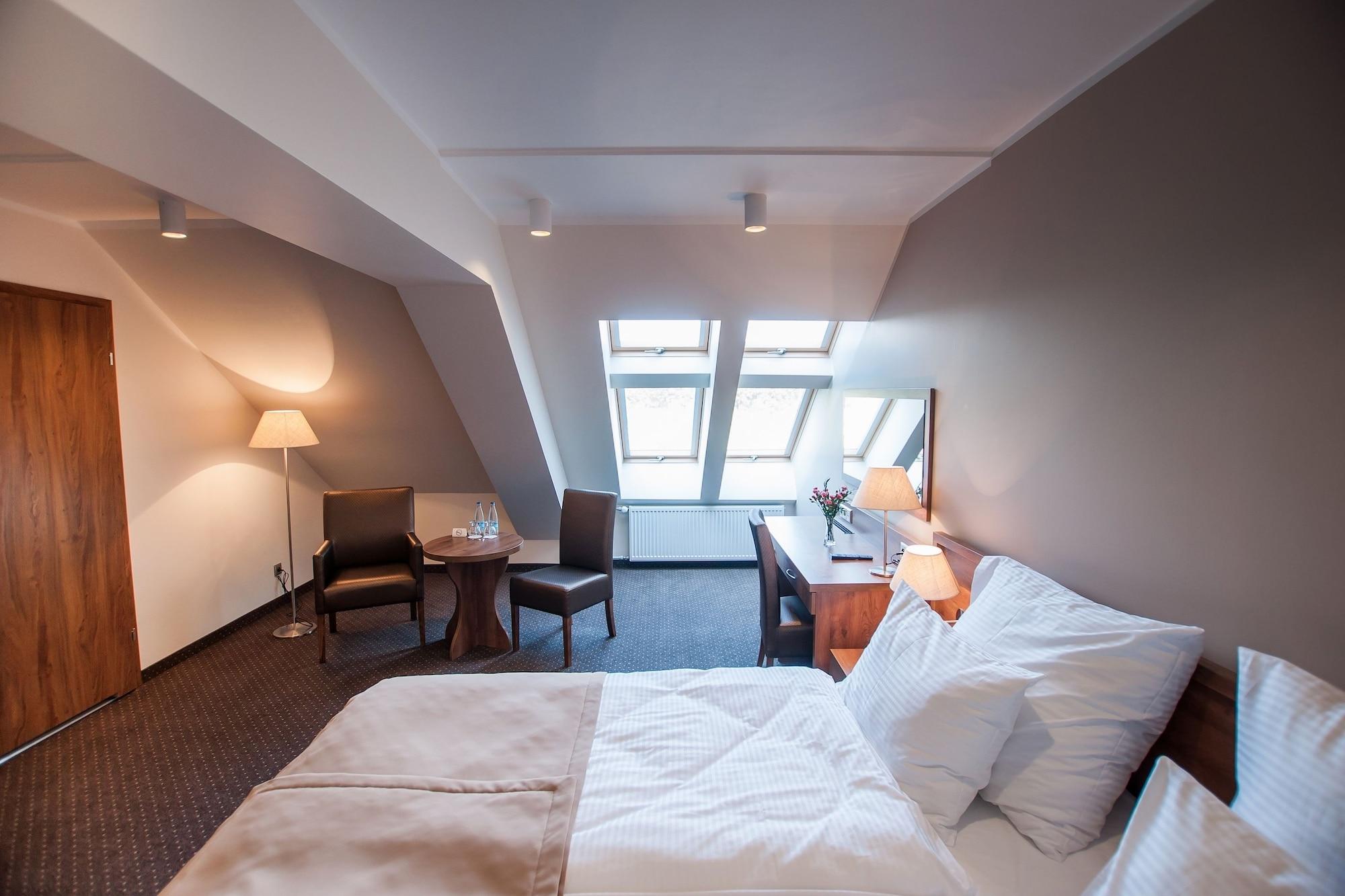Hotel Gem ヴロツワフ エクステリア 写真