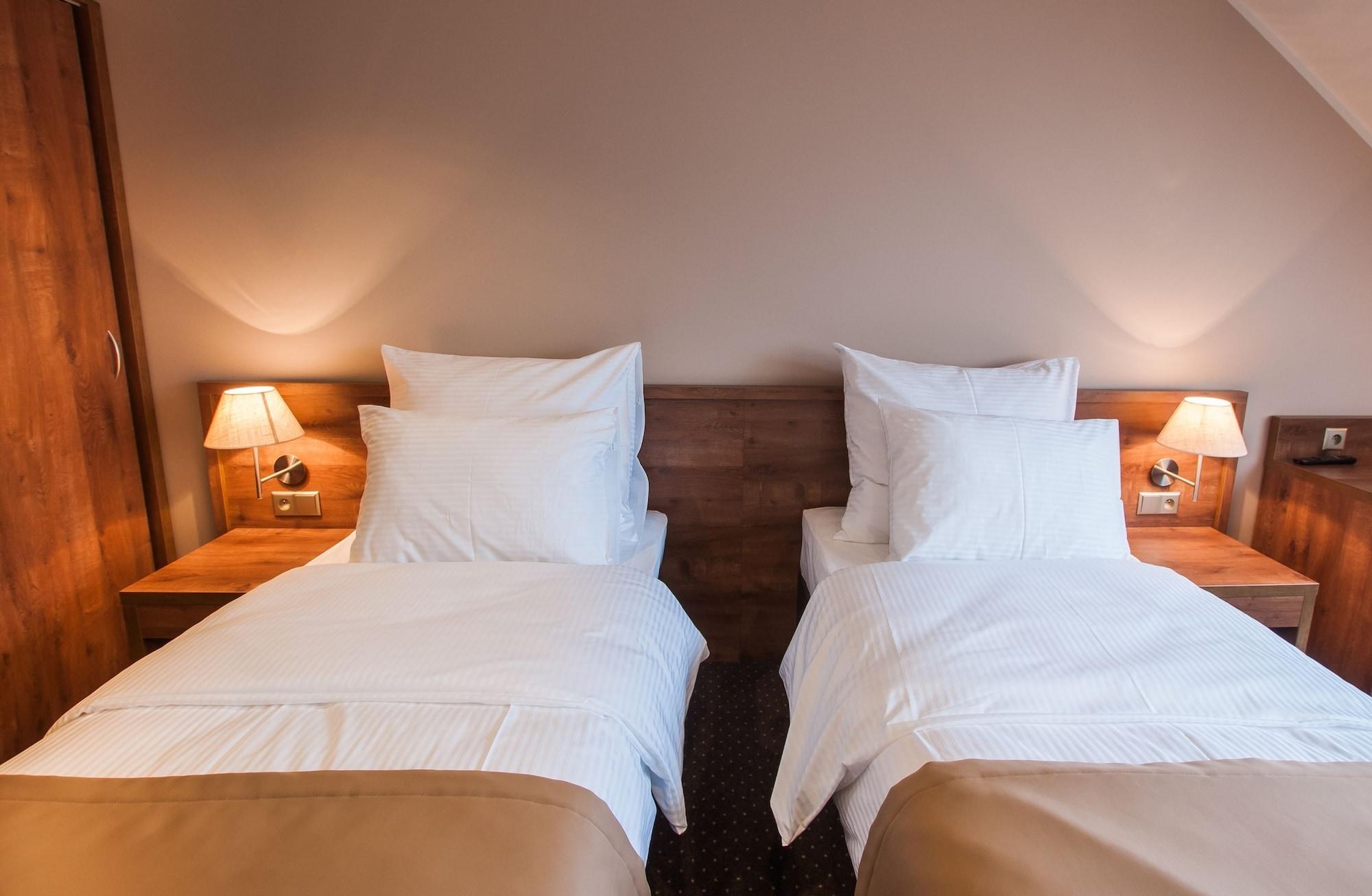 Hotel Gem ヴロツワフ エクステリア 写真