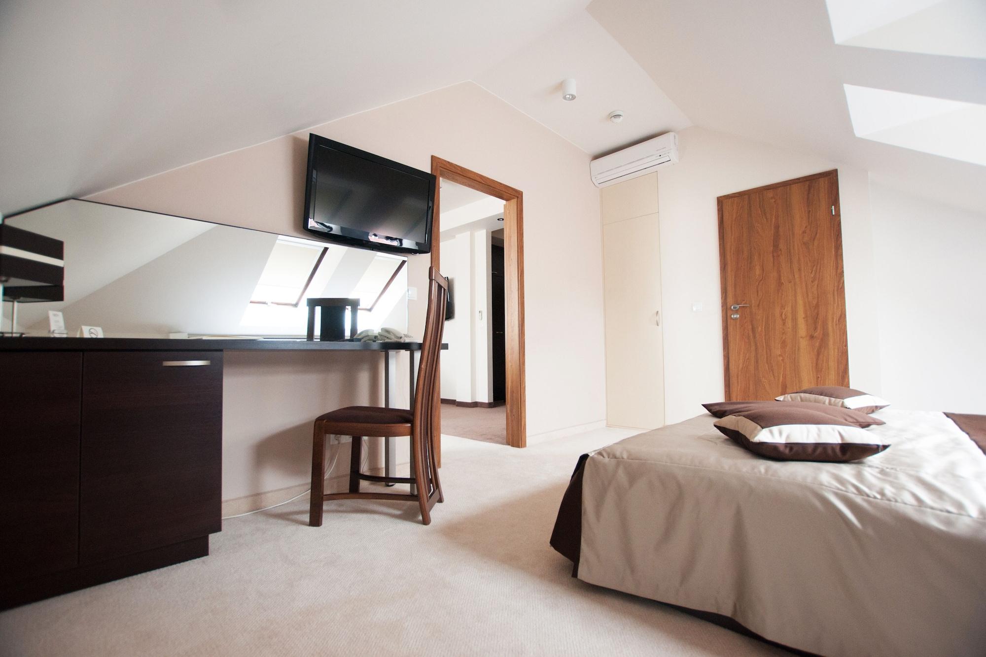 Hotel Gem ヴロツワフ エクステリア 写真