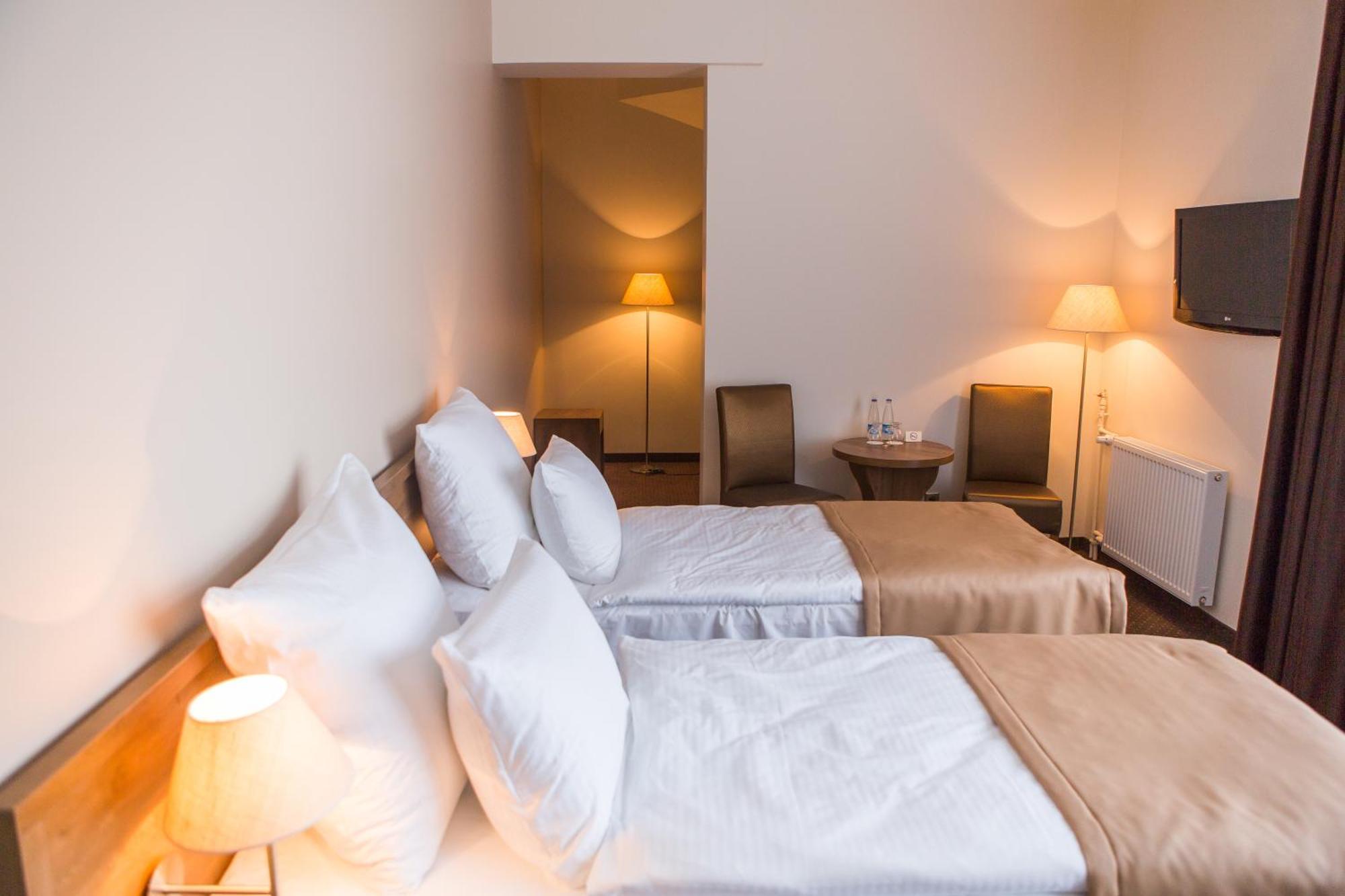 Hotel Gem ヴロツワフ エクステリア 写真