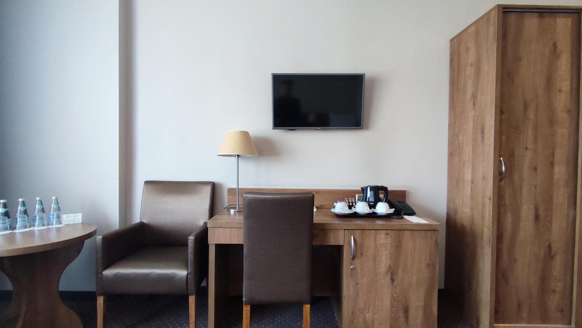 Hotel Gem ヴロツワフ エクステリア 写真
